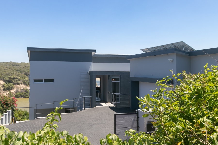 4 Bedroom Property for Sale in Kingfisher Creek Western Cape